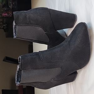 STREETWEAR SOCIETY BOOTIES SIZE 7